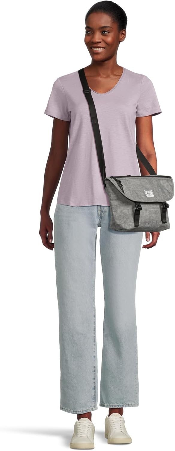 image:imageHerschel Supply Co Cove MessengerRaven Crosshatch